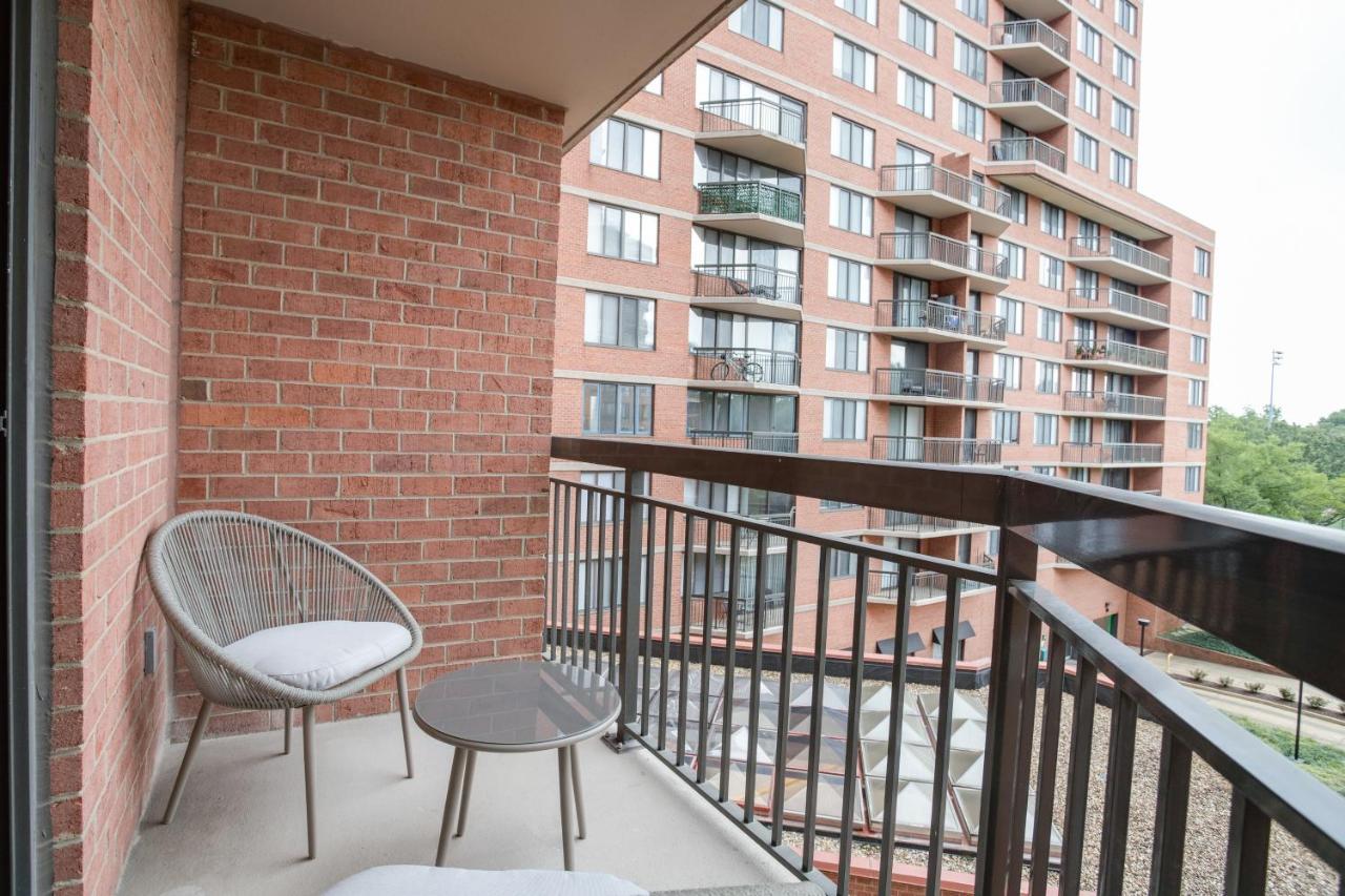 Modern & Charming Apt With Rooftop @Pentagon City Арлінгтон Екстер'єр фото