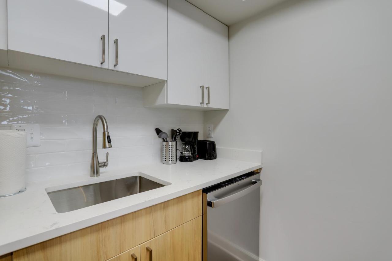 Modern & Charming Apt With Rooftop @Pentagon City Арлінгтон Екстер'єр фото