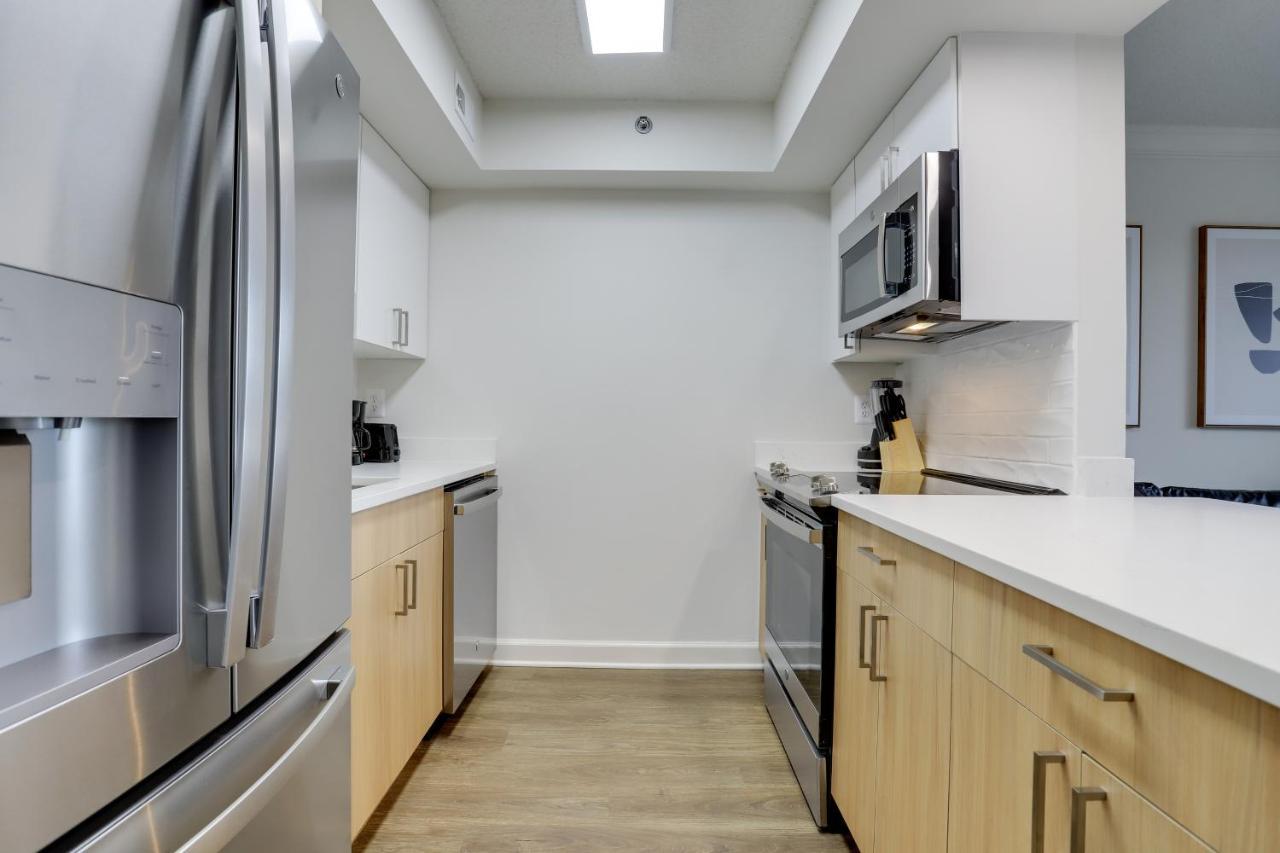 Modern & Charming Apt With Rooftop @Pentagon City Арлінгтон Екстер'єр фото