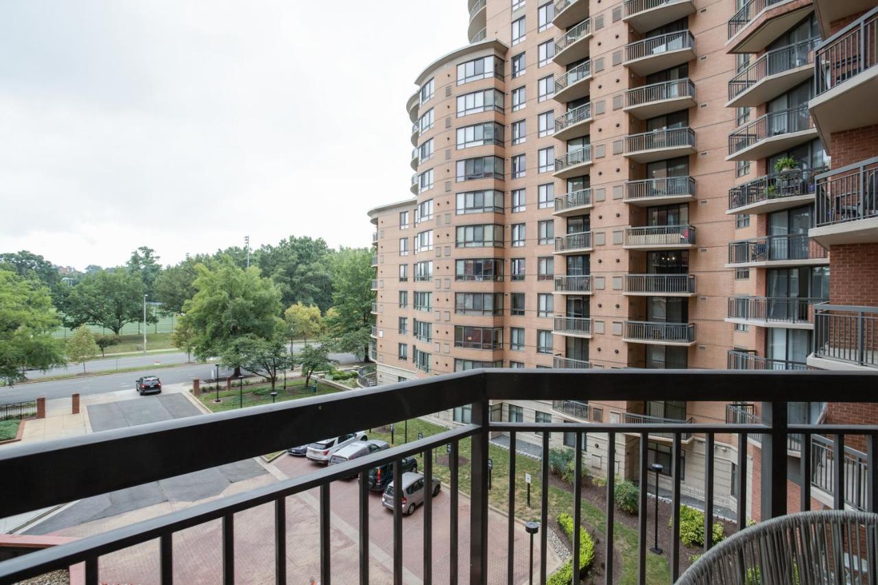 Modern & Charming Apt With Rooftop @Pentagon City Арлінгтон Екстер'єр фото