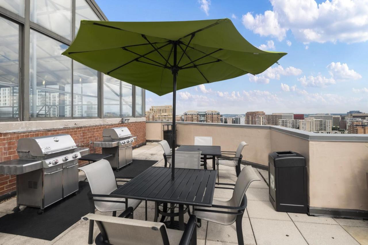 Modern & Charming Apt With Rooftop @Pentagon City Арлінгтон Екстер'єр фото
