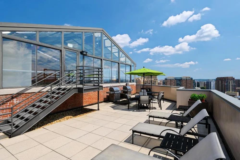 Modern & Charming Apt With Rooftop @Pentagon City Арлінгтон Екстер'єр фото